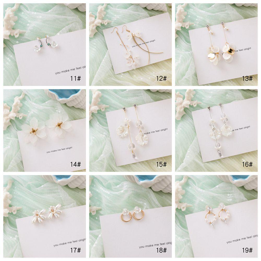 Bông Tai Hình Hoa Lá Bằng Nhựa Acrylic Màu Trắng Ngọt Ngào