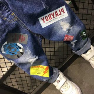 Quần jeans thụng bé trai