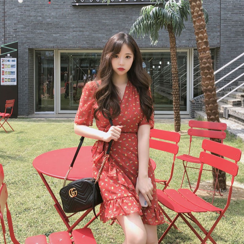 ĐẦM DÁNG XÒE HOA NHÍ TAY NGẮN CỔ V HÀNG NHẬP QUẢNG CHÂU | BigBuy360 - bigbuy360.vn