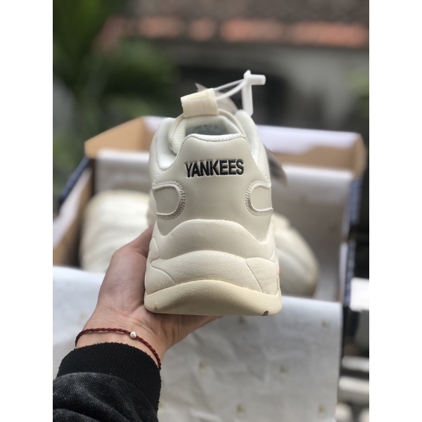 Giày thể thao sneaker in chữ ny đế trắng