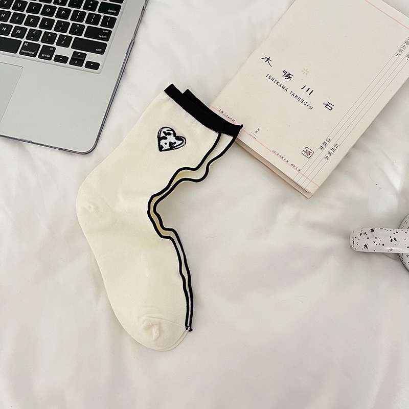 Japanese Lolita Socks In Trendy Women Mid-Tube Socks Black White Hearts Embroidery Female Sports Socks Cotton Ankle socks