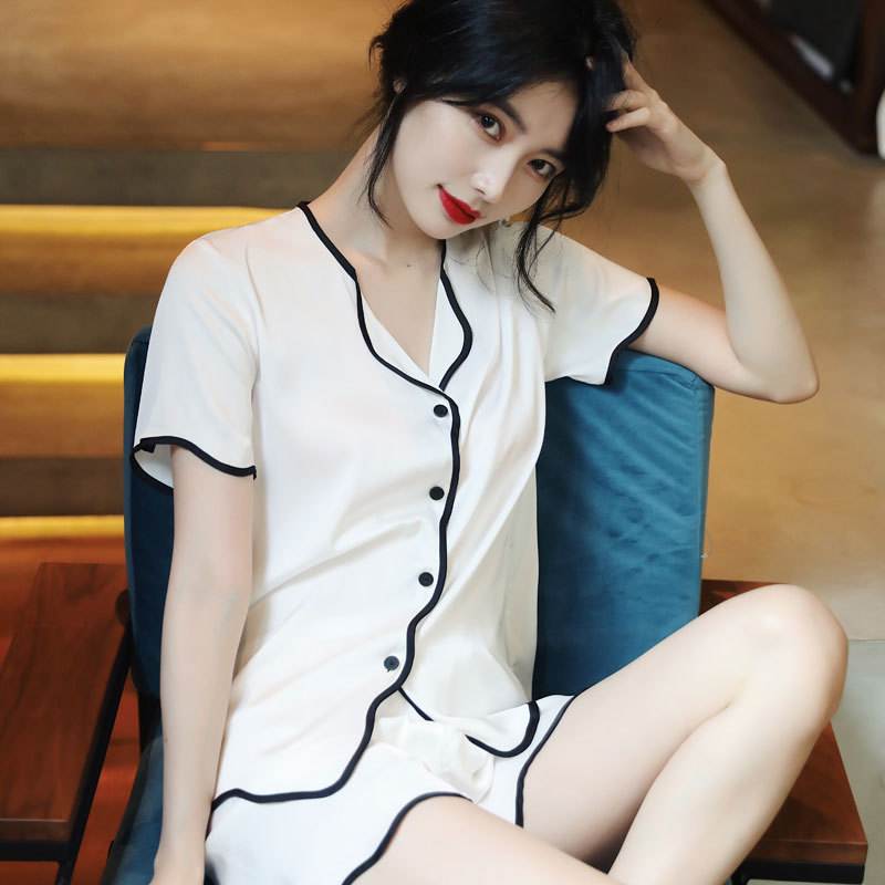 Bộ đồ ngủ tay ngắn bằng lụa mềm mại thời trang cho nữ