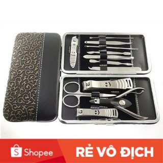 Bộ dụng cụ chăm sóc móng gồm 12 chi tiết.