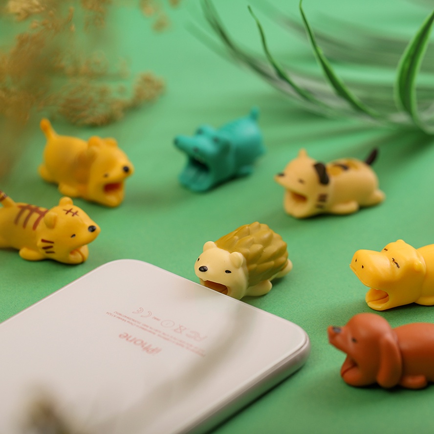 Vỏ Bọc Bảo Vệ Dây Cáp Sạc USB Hình Thú Hoạt Hình Dễ Thương Cho iPhone Samsung Huawei Oppo