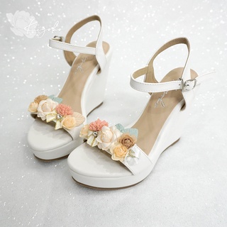 Giày cưới đế xuồng trắng Kiyoko đính hoa màu pastel cao 11cm