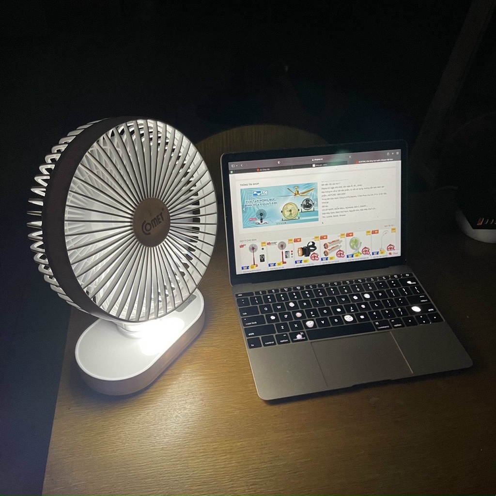 Quạt sạc đa năng Comet CRF1406 có đèn Led, pin Lithium 2 viên x 1500 mAh