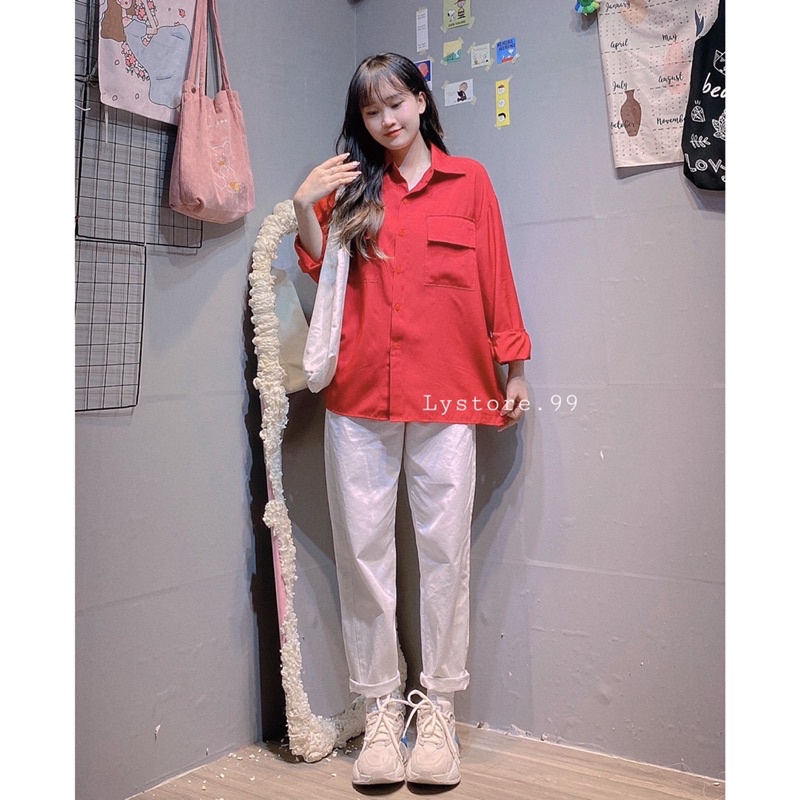 (Hình shop chụp) Áo sơmi túi nắp đỏ + quần baggy trắng