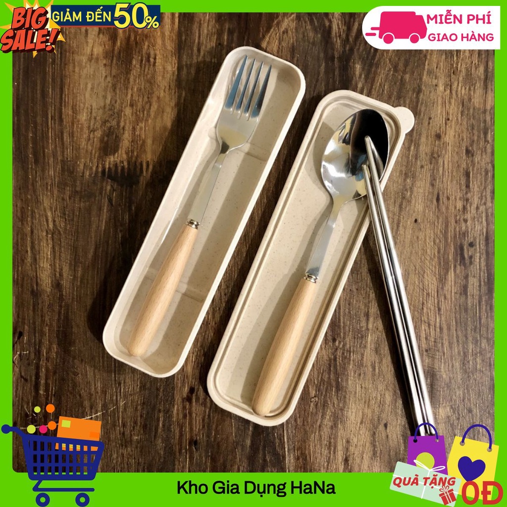 Bộ Muỗng Đũa Cá Nhân💝Tặng Kèm Dĩa💝Bộ Thìa Đũa Cá Nhân Bằng Inox 304 Có Cán Cầm Gỗ Kèm Hộp Đựng Lúa Mạch [Hàng Cao Cấp]