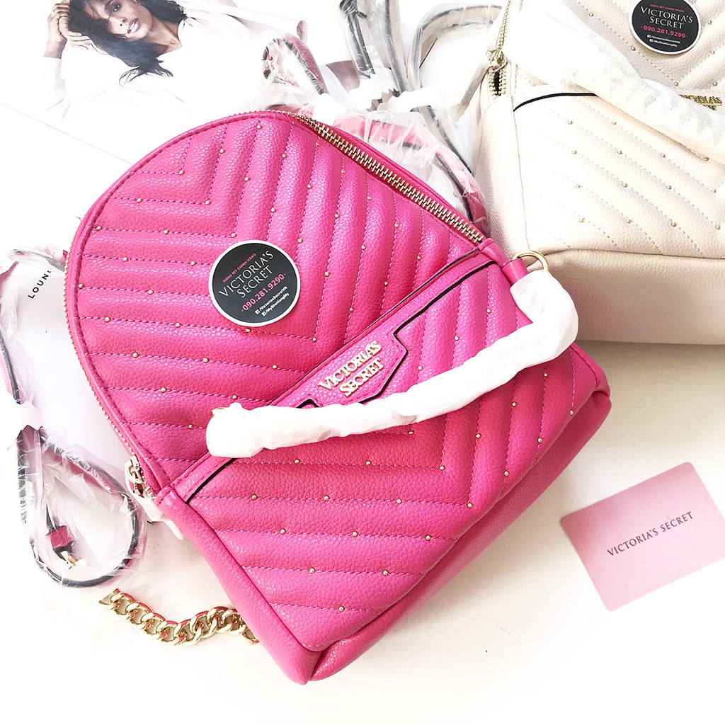 Balo mini hồng đậm chữ V có gắn bi nhỏ KT 21x23x8cm - Hàng nhập Victoria's Secret USA