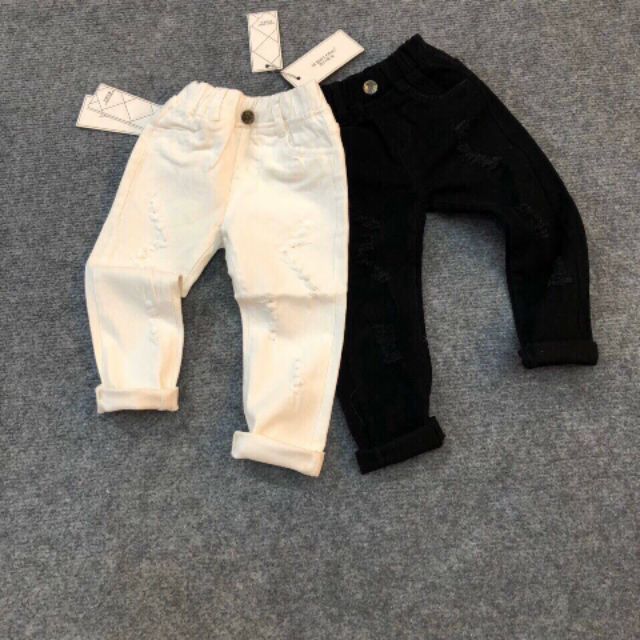 Quần thô bé trai. Có 2 màu trắng và đen. Size 8-25kg. Kết hợp với áo phông hoặc giầy. Hàng quảng châu thiết kế hợp thời