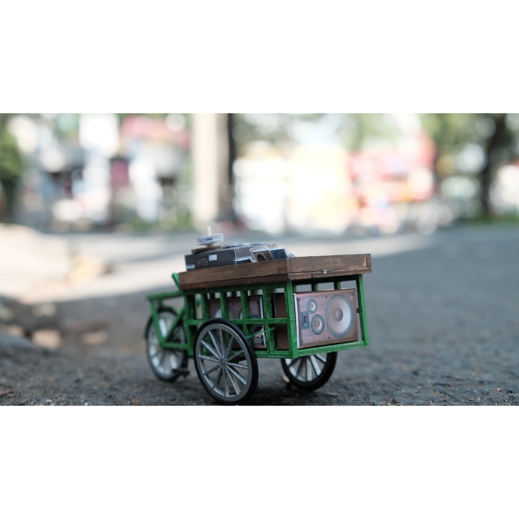Mô Hình Sài Gòn Xưa Và Nay Thu Nhỏ - Xe Bán Đĩa Dạo - HR09