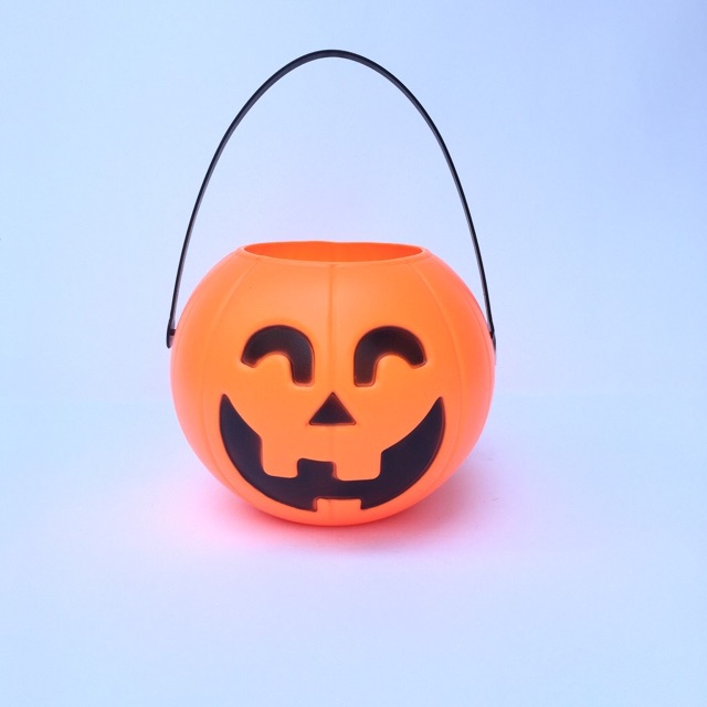 Cẫ bí Ngô phát nhạc phát đèn cho bé chơi Halloween