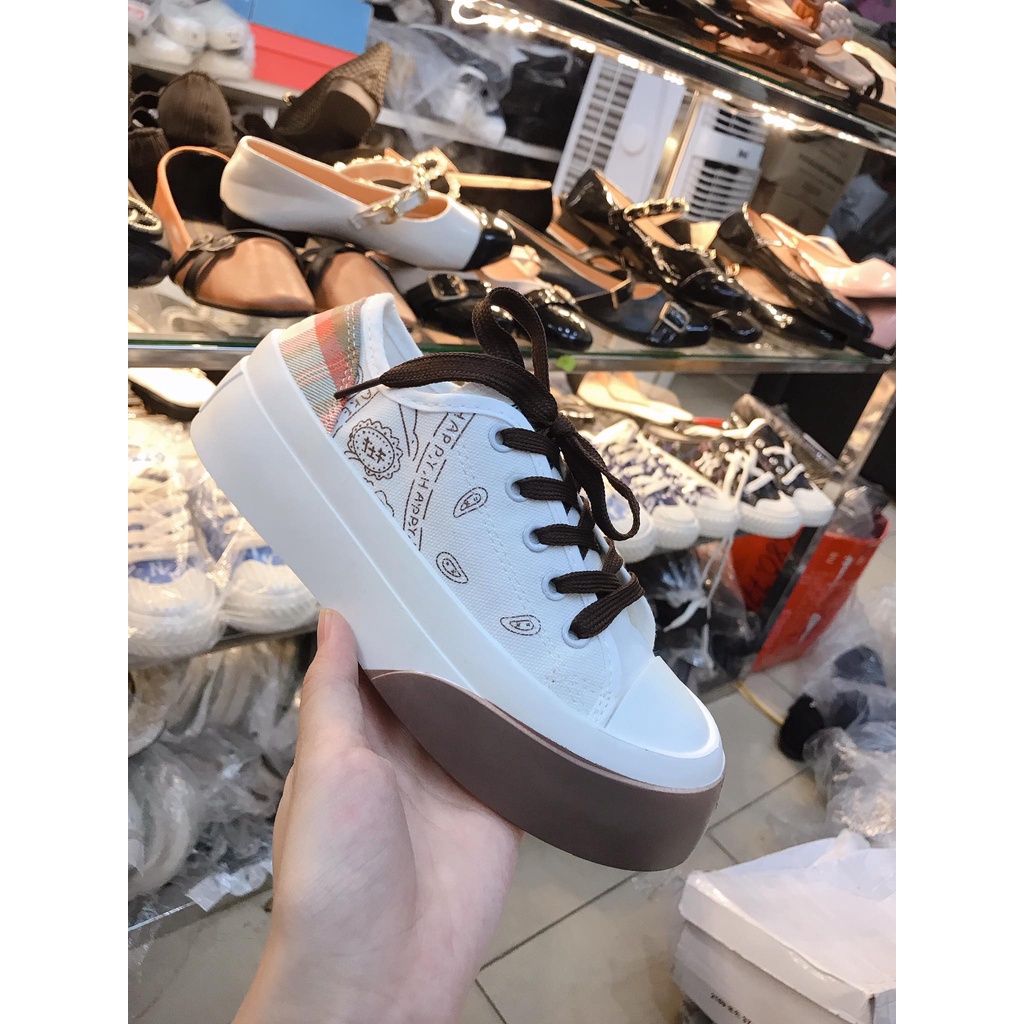 Già sneaker họa tiết Chibi đế dày