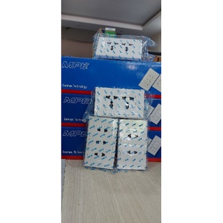 Ổ cắm 3 , đôi, đa năng 2 chấu + viền mpe a20 plus a20uesm2n, a20us2n,a20us3n