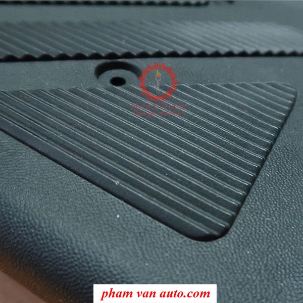 Bậc lên xuống cửa lùa Ford Transit CHÍNH HÃNG, Ốp nhựa đen bậc dẫm chân hành khách xe Transit mã YC15V13248AH Phạm Văn