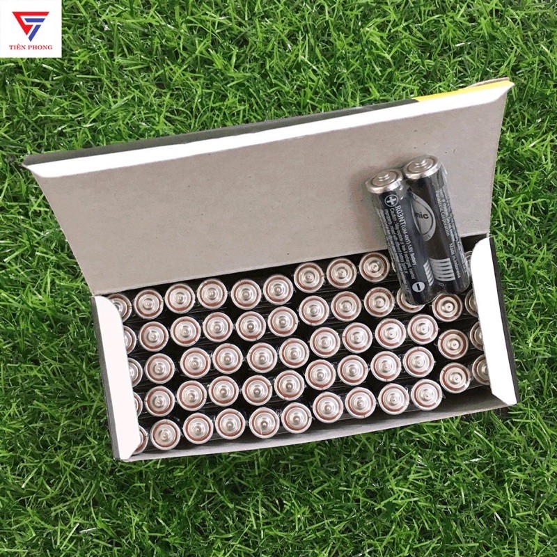 Một đôi pin đũa aaa