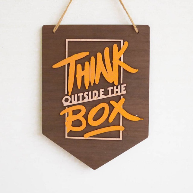 Bảng gỗ THINK OUTSIDE THE BOX