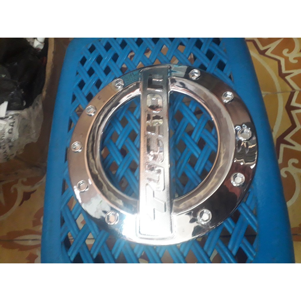 Ốp nắp bình xăng mạ crom xe Hyundai Tucson form 2009-2015