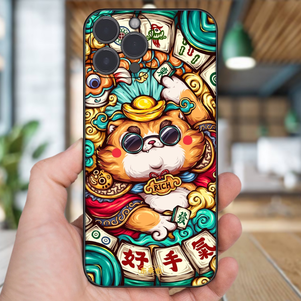 Ốp lưng iPhone 13 Pro Max dẻo đen cạnh vuông in hình Mèo Thần Tài dễ thương