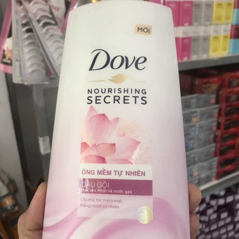 DẦU GỘI DOVE ÓNG MỀM TỰ NHIÊN TỪ HOA SEN NHẬT &amp; NƯỚC GẠO 640G