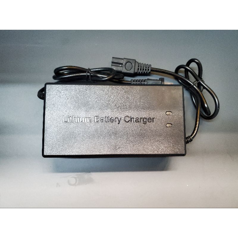 Sạc Pin Lithium ion xe điện 48V 5A  có quạt tản nhiệt và ngắt khi pin được sạc đầy