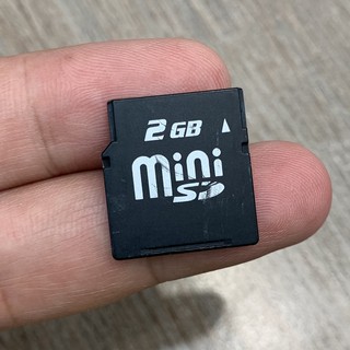 2021 Thẻ nhớ điện thoại cổ MiniSD - 2GB và adaptor gắn thẻ MicroSD.