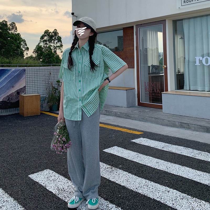 Áo sơ mi form rộng tay ngắn hoạ tiết kẻ sọc phong cách cổ điển cá tính cho nữ