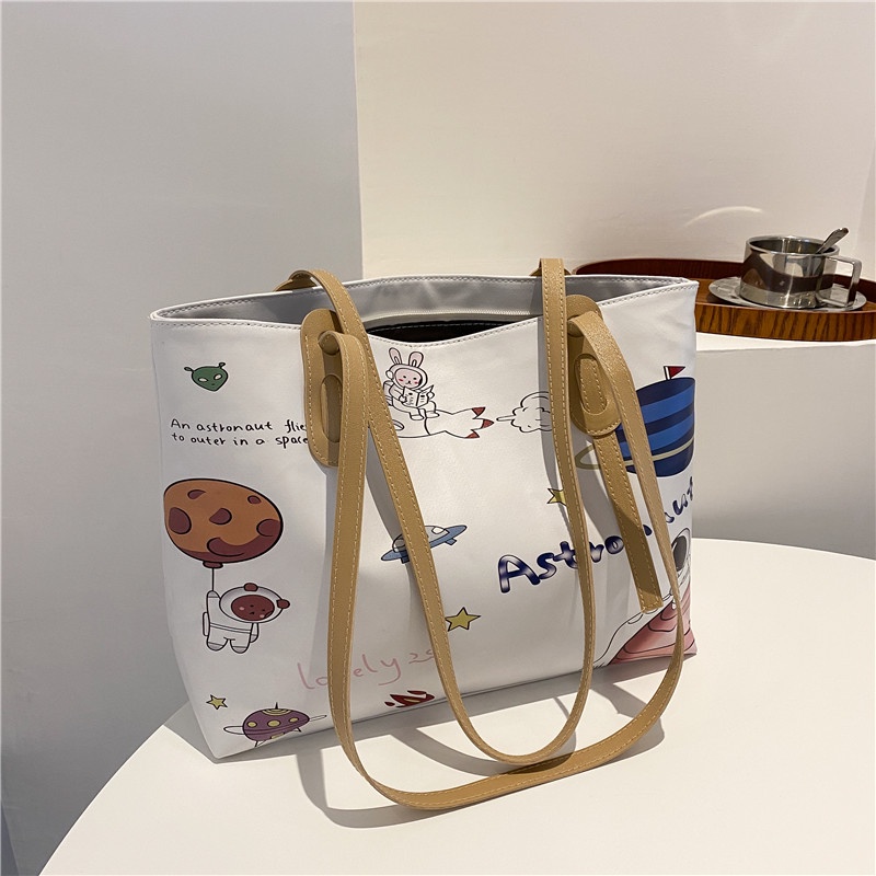 Túi đeo vai thời trang phương Tây họa tiết gấu ấn tượng 2021