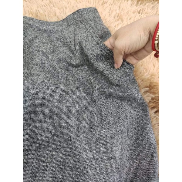 Chân váy dạ dáng dài kiểu lạ pass