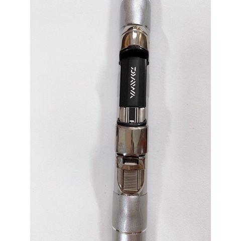 Bộ combo cần câu lục DAIWA  cần lục DAIWA dài 4m25 t33 + máy câu DAiWA MGZ 5000 fum kim loại 1 bộ y hình giá rẻ 9kka5rba