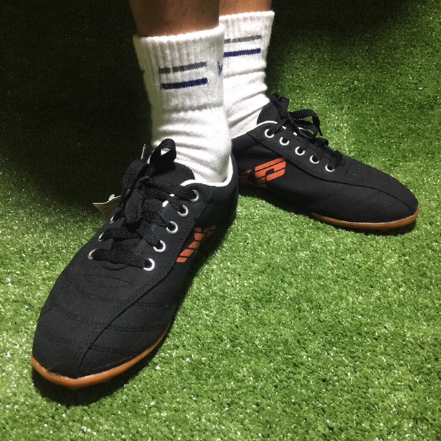 Giày Đinh Đá Bóng 2 màu đen trắng hàng đẹp