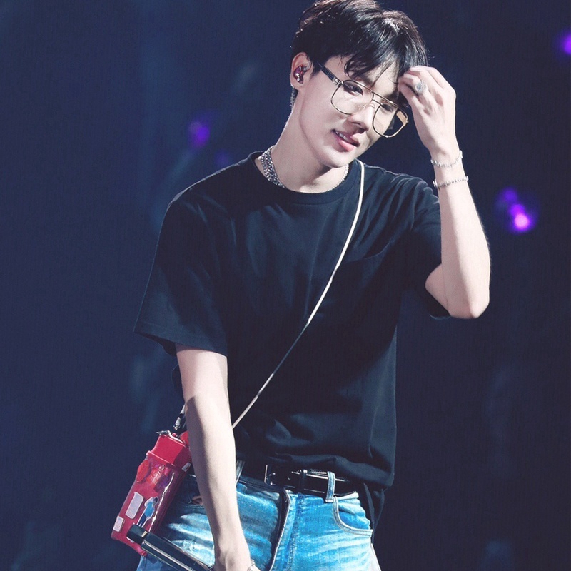 Túi Đeo Vai Mini In Hình BTS Love Yourself World Tour J-Hope Kèm Nhãn Dán Mini Merchandise