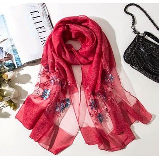 Set Khăn lụa phối voan màu đỏ thêu hoa