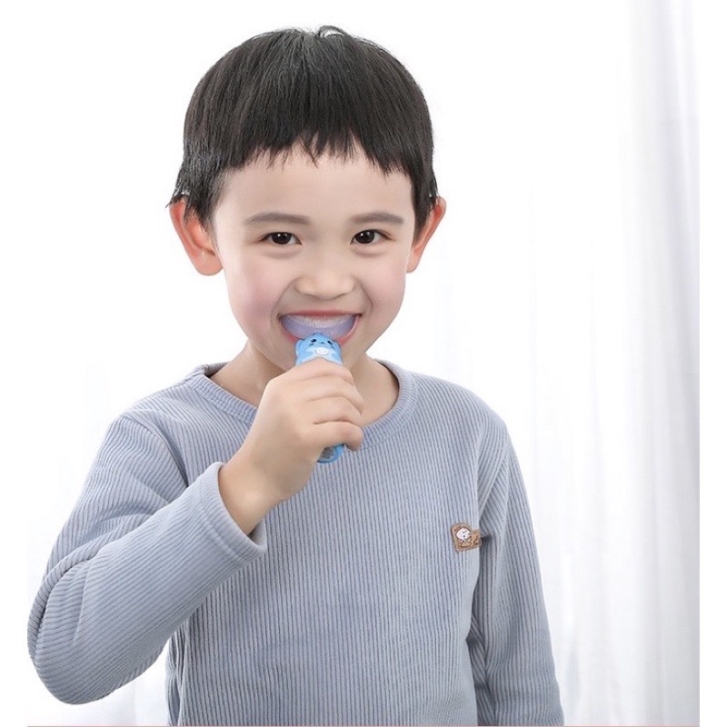 Bàn chải điện 3 chi tiết cho bé có đầu thay thế