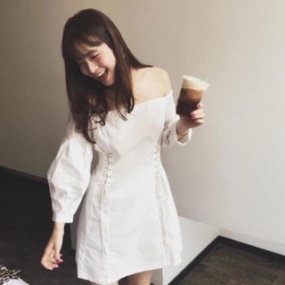 Đầm bẹt vai trắng đan dây eo