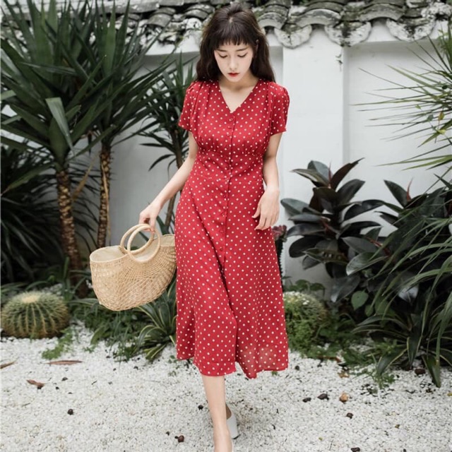 Váy chấm bi