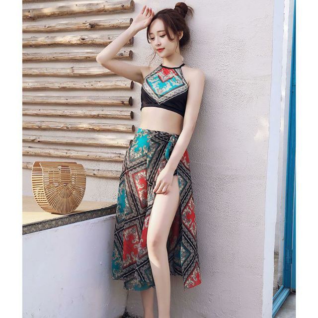 🩱[HÀNG MỚI]🩱Đồ bơi nữ bikini 3 chi tiết thổ cẩm cổ yếm quần đùi hai mảnh có quây chống nắng mặc đi biển MỚI NHÂT | BigBuy360 - bigbuy360.vn