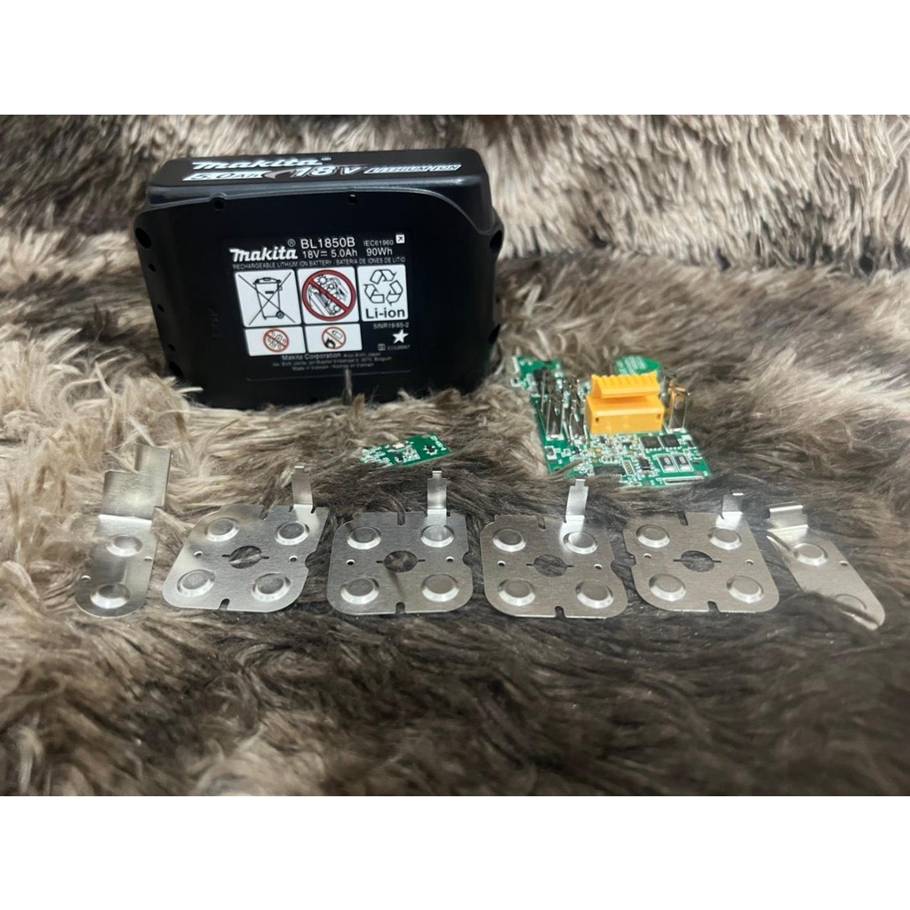 Vỏ mạch nhận sạc zin Makita 18V có cân bằng và led báo pin.