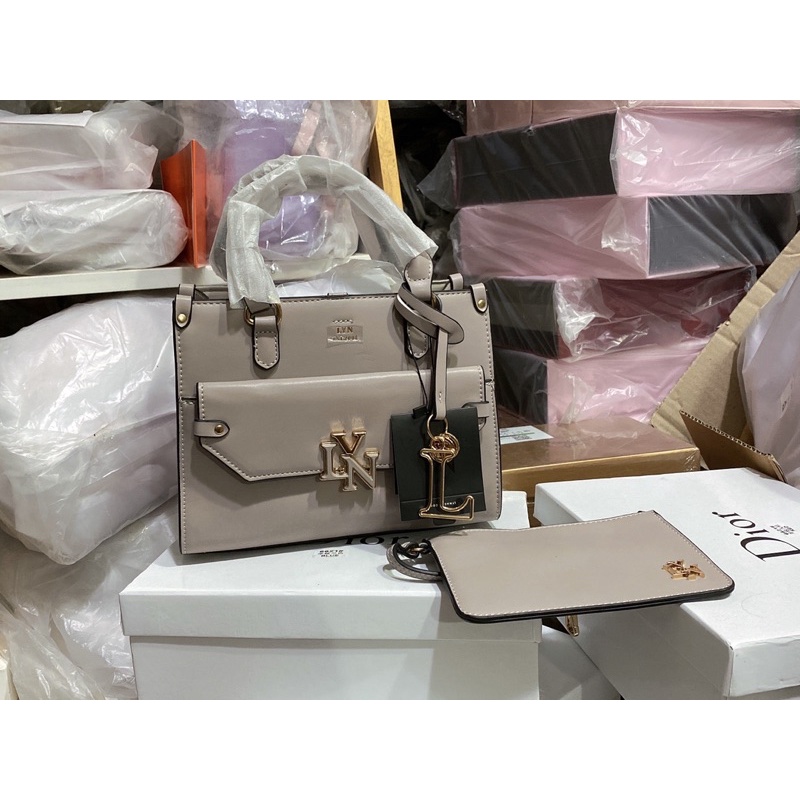 𝐓𝐮́𝐢 𝐭𝐚𝐲 𝐜𝐚̂̀𝐦 𝐋𝐲𝐧 𝐅𝐈𝐍𝐄𝐍𝐄𝐒𝐒