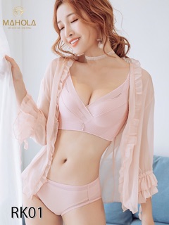 This single-breasted bra has a sexy breast effect