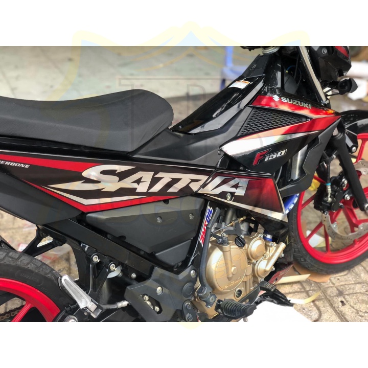 ( Quí khách vui lòng mang ra tiệm cho thợ dán ) Tem satria fi đỏ đen CROM cao cấp