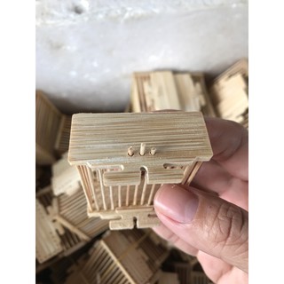 Rọ tre đựng cào cào cho chim