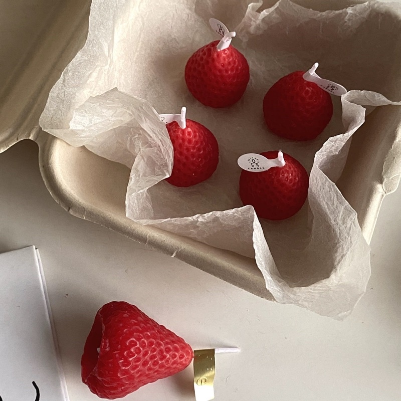 Nến thơm hình quả dâu tây decor phòng, hương thơm thư giãn