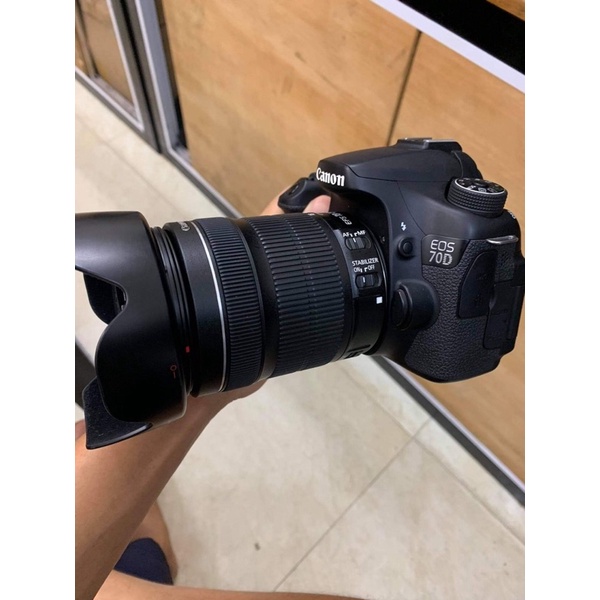 MÁY ẢNH CANON EOS 70D KIT EF-S 18-135 IS STM kèm hood