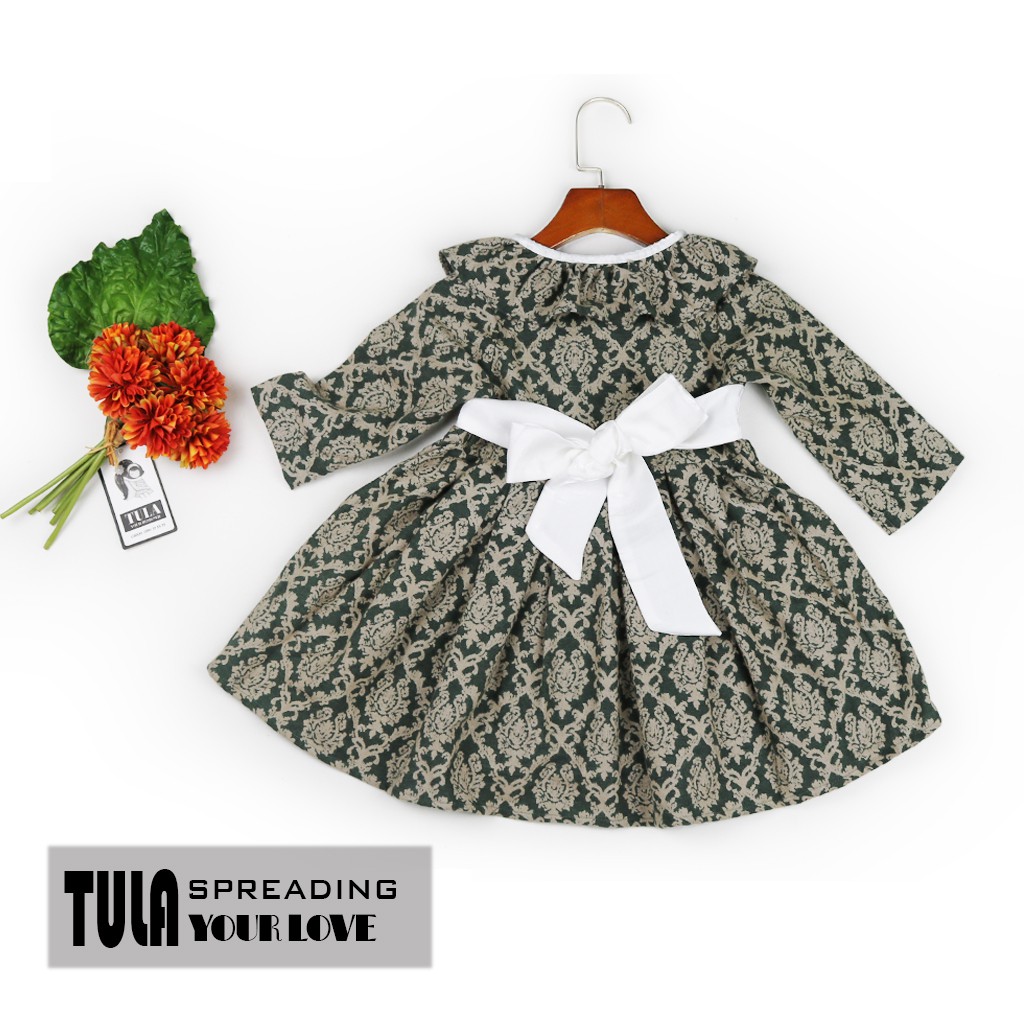 Váy Đầm Bé Gái Gắn Nơ Trắng Họa Tiết Xinh Trên Nền Xanh Lá Đậm Phù Hợp Thu Đông Cho Bé