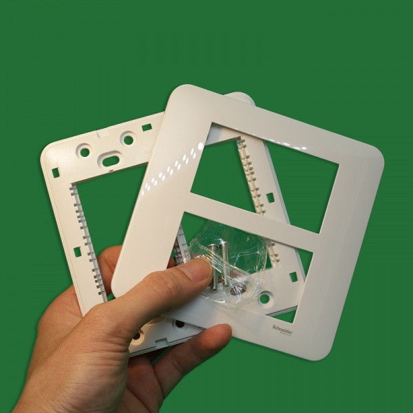 Mặt che 6 thiết bị, size S  hãng Scheneider Electric