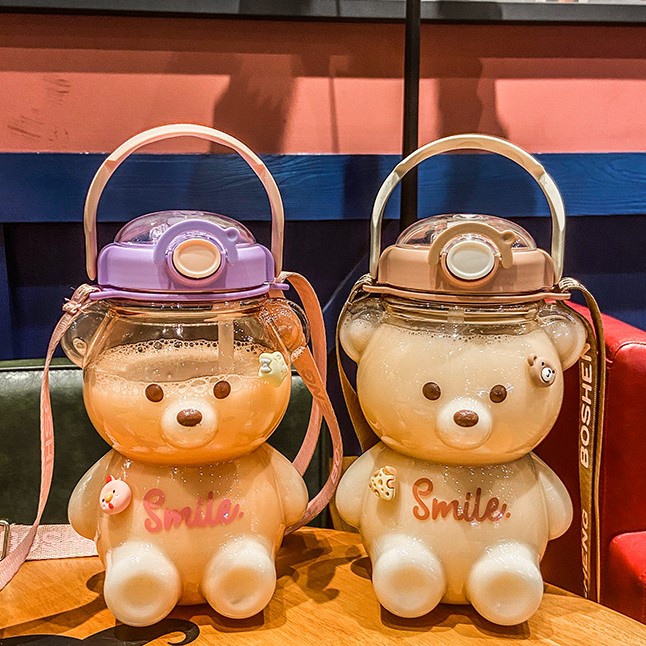 [Hàng sẵn] Bình Đựng Nước Hình Gấu Nâu Thể Tích 1.4l Có Dây Đeo Và Giá Đỡ Điện Thoại - Có Ống Hút Khi Bật Nắp