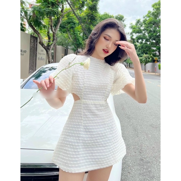 Đầm Ren Bi Tay Bồng Khoét Sau Cực Quyến Rũ