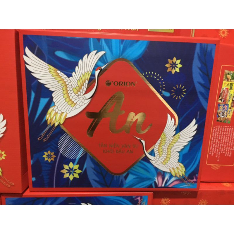 Hộp quà tết An to 976,7 gam , hộp trung703,8 gam có kèm túi xách giấy