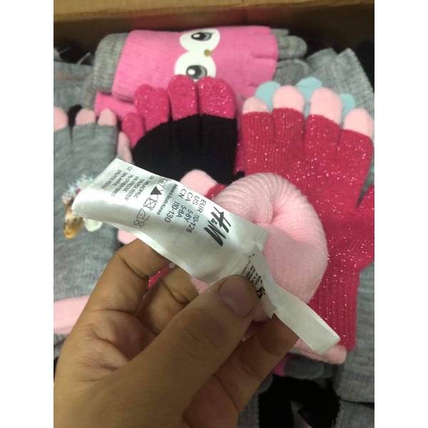 Găng tay bé trai bé gái